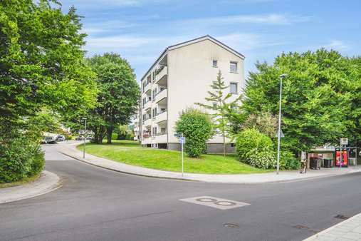 Seitliche Straßenansicht Seitliche Straßenansicht - Mehrfamilienhaus in 52074 Aachen mit 520m² als Kapitalanlage kaufen
