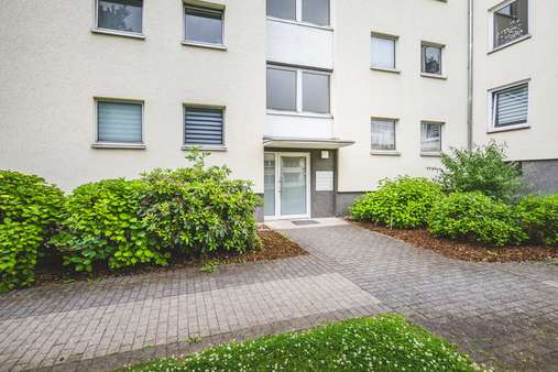 Vorgarten und Hauseingang Vorgarten und Hauseingang - Mehrfamilienhaus in 52074 Aachen mit 520m² als Kapitalanlage kaufen