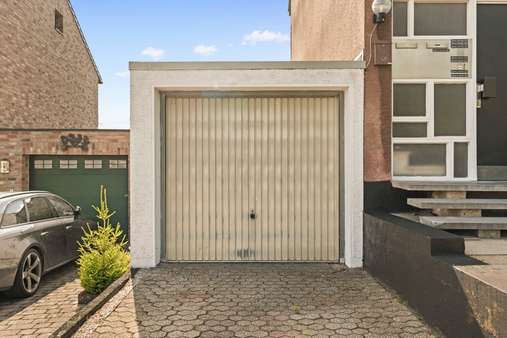 Garage linke Seite - Mehrfamilienhaus in 52223 Stolberg mit 262m² als Kapitalanlage kaufen