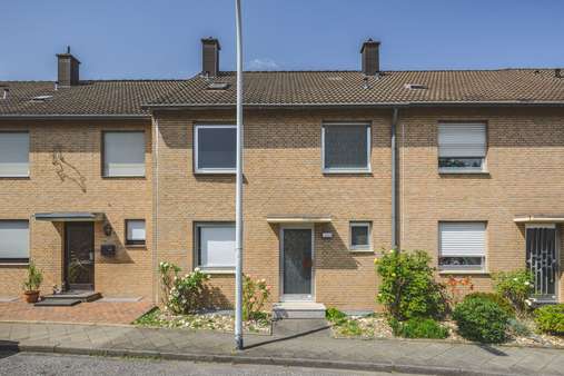 Frontansicht - Einfamilienhaus in 41199 Mönchengladbach mit 129m² kaufen