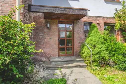Reihenmittelhaus mit schönem
Garten und Garage in beliebter Wohnlage
