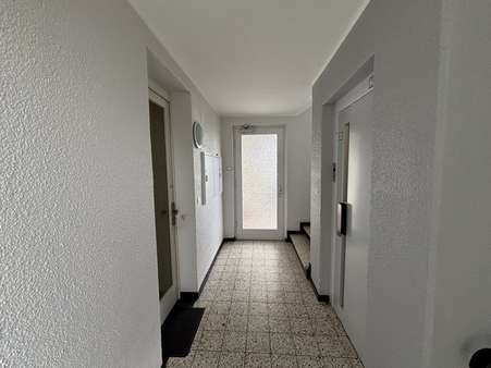 Hausflur mit Aufzug - Etagenwohnung in 52078 Aachen mit 38m² kaufen