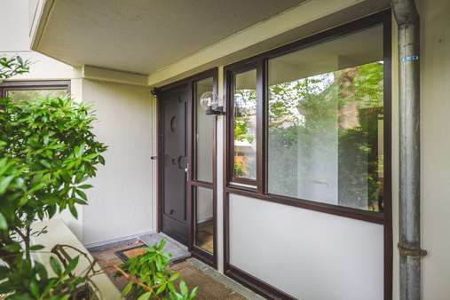 Eingangstür Eingangstür - Etagenwohnung in 52066 Aachen mit 114m² kaufen