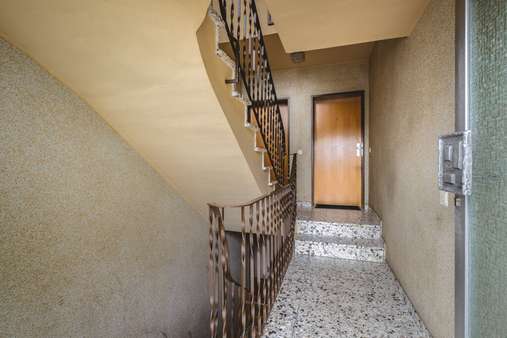 Treppenhaus Treppenhaus - Mehrfamilienhaus in 52080 Aachen mit 231m² als Kapitalanlage kaufen