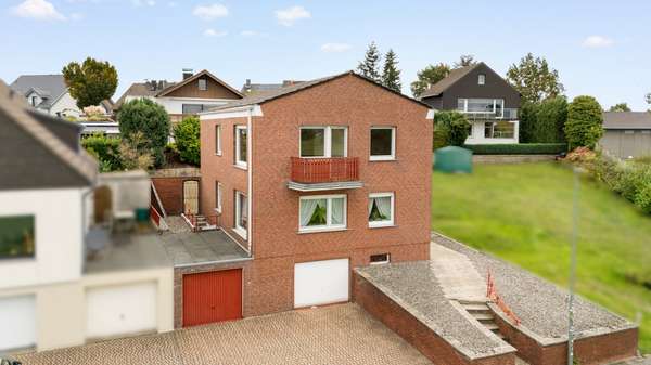 Straßenseite - Zweifamilienhaus in 52223 Stolberg mit 136m² kaufen