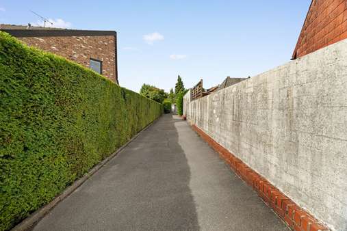 Zuwegung - Einfamilienhaus in 52223 Stolberg mit 119m² kaufen