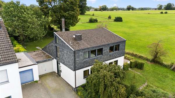 Drohnenaufnahme - Einfamilienhaus in 52076 Aachen mit 149m² kaufen