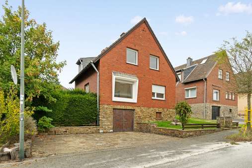 Straßenseite - Einfamilienhaus in 52223 Stolberg mit 116m² kaufen