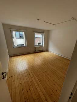 Wohnraum Wohnung 1. OG - Mehrfamilienhaus in 52064 Aachen mit 217m² als Kapitalanlage kaufen