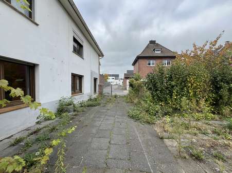 Einfahrt - Einfamilienhaus in 52428 Jülich-Koslar mit 99m² kaufen