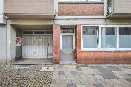 Hofeinfahrt - Mehrfamilienhaus in 52070 Aachen mit 772m² als Kapitalanlage kaufen