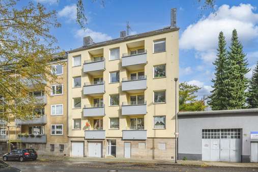 seitliches Frontfoto - Etagenwohnung in 52064 Aachen mit 140m² kaufen