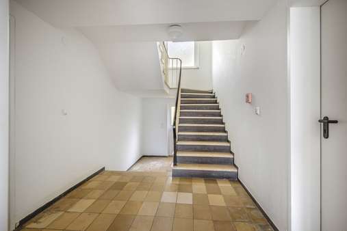 Treppenhaus - Etagenwohnung in 52064 Aachen mit 140m² kaufen