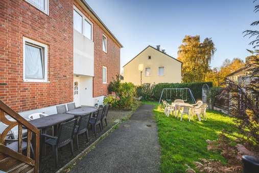 Vorgarten - Zweifamilienhaus in 52223 Stolberg (Rhld.) mit 213m² kaufen