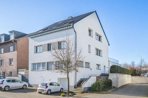 Seitenansicht 2 - Mehrfamilienhaus in 52080 Aachen mit 365m² als Kapitalanlage kaufen