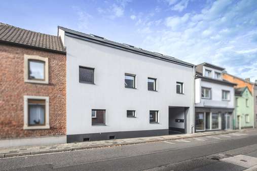 Straßenansciht - Etagenwohnung in 52477 Alsdorf mit 119m² kaufen