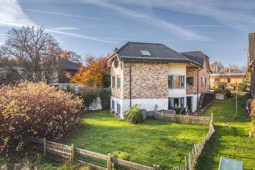 Gartenansicht auf das Haus - Einfamilienhaus in 52159 Roetgen mit 239m² kaufen