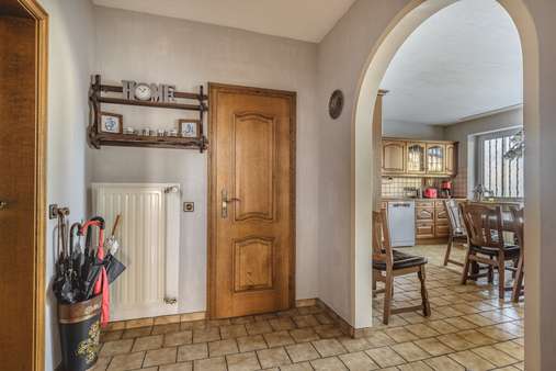 Diele EG - Mehrfamilienhaus in 52080 Aachen mit 250m² als Kapitalanlage kaufen