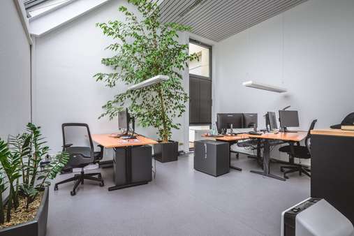 Büros der linken Einheit Büros der linken Einheit - Lager in 52068 Aachen mit 856m² kaufen