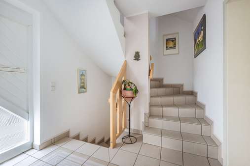 Hausflur Hausflur - Zweifamilienhaus in 52134 Herzogenrath mit 227m² kaufen