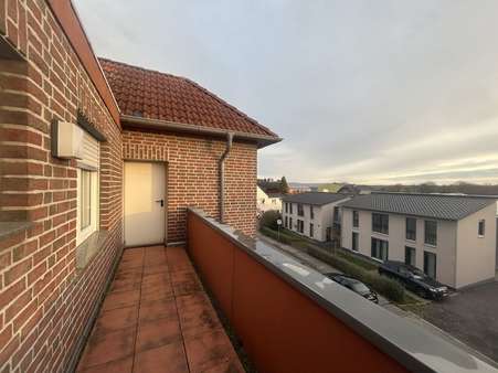 Laubengang zur Wohnung - Maisonette-Wohnung in 52146 Würselen mit 80m² kaufen