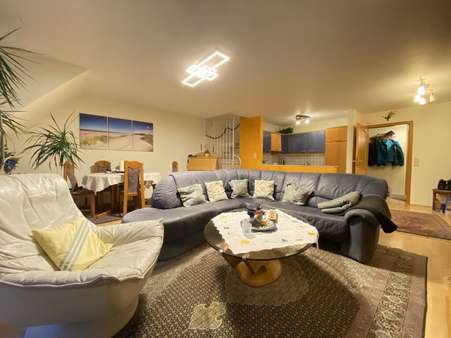 Wohnzimmer - Maisonette-Wohnung in 52146 Würselen mit 80m² kaufen