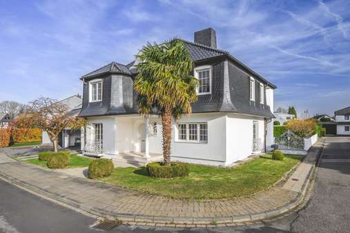 Titelbild Titelbild - Villa in 52146 Würselen mit 280m² kaufen