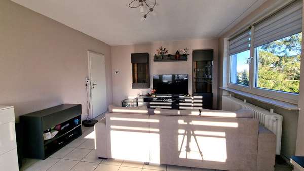 Wohnzimmer (3) - Etagenwohnung in 52146 Würselen / Broichweiden mit 64m² kaufen