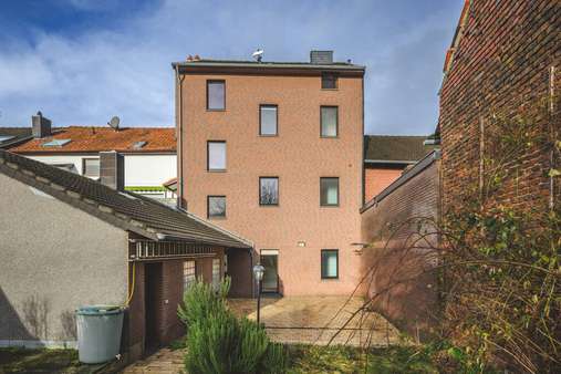 Rückansicht - Einfamilienhaus in 52146 Würselen mit 197m² kaufen