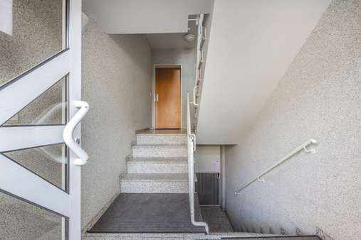 Hauseingang - Etagenwohnung in 52134 Herzogenrath mit 316m² kaufen