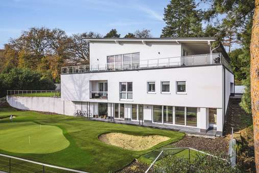 Seitenansicht - Einfamilienhaus in 52076 Aachen mit 485m² kaufen