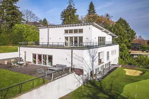Seitenansicht - Einfamilienhaus in 52076 Aachen mit 485m² kaufen