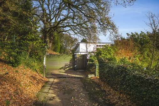 Zufahrt - Einfamilienhaus in 52076 Aachen mit 485m² kaufen