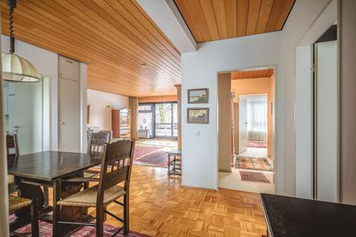 Blick in den Wohnraum - Etagenwohnung in 52070 Aachen mit 102m² kaufen