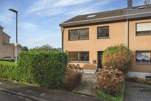 Straßenansicht - Reiheneckhaus in 52134 Herzogenrath mit 120m² kaufen