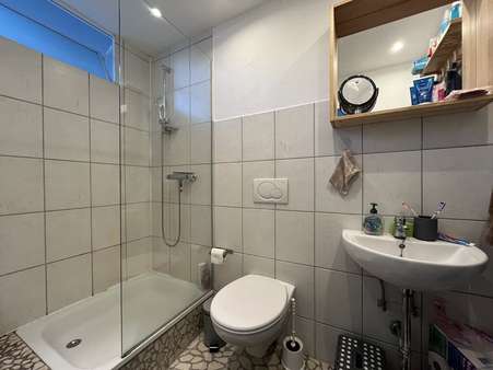 Badezimmer rechts - Etagenwohnung in 52070 Aachen mit 74m² kaufen