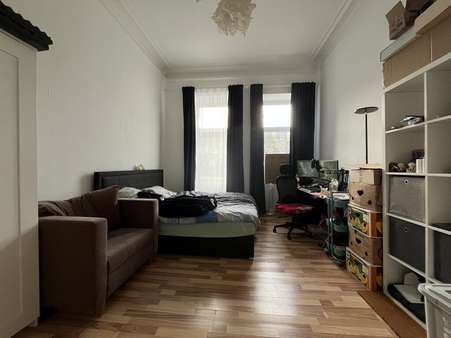 Wohn- und Schlafzimmer rechts - Etagenwohnung in 52070 Aachen mit 74m² kaufen