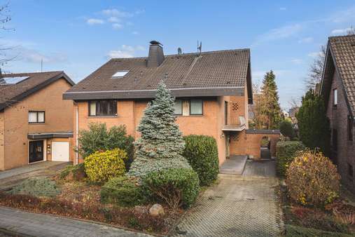 Frontbild - Einfamilienhaus in 52499 Baesweiler mit 229m² kaufen