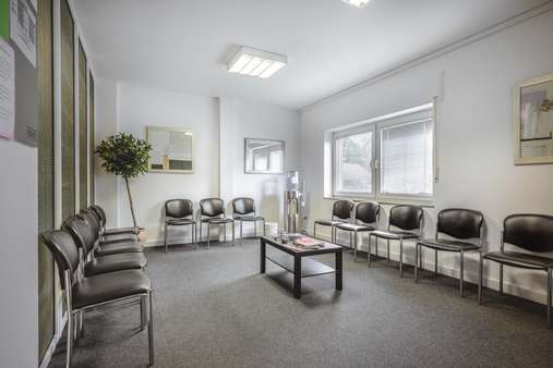 Wartezimmer - Praxis in 52146 Würselen mit 326m² kaufen