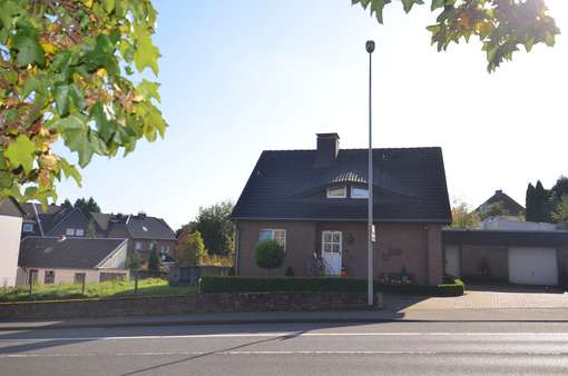 Straßenansicht  - Einfamilienhaus in 52134 Herzogenrath mit 125m² günstig kaufen