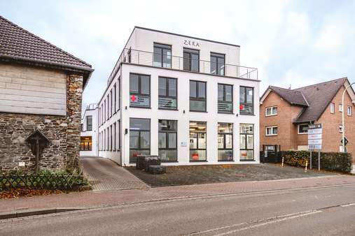 Strassenansicht - Praxishaus in 52152 Simmerath mit 1943m² als Kapitalanlage kaufen