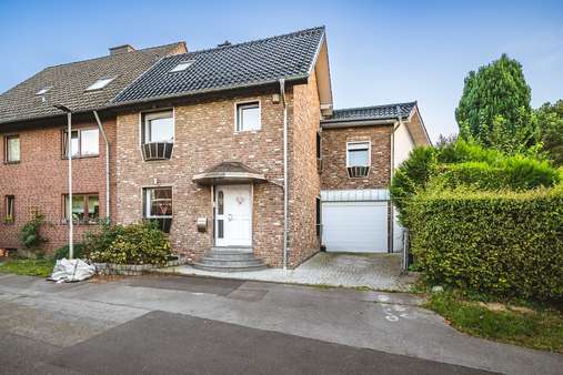 Straßenseite - Einfamilienhaus in 52134 Herzogenrath mit 156m² kaufen