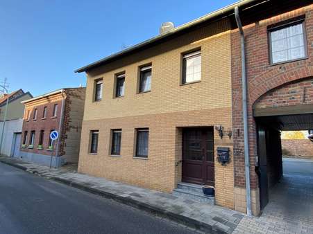 Altbauteil - Mehrfamilienhaus in 52445 Titz mit 416m² als Kapitalanlage günstig kaufen