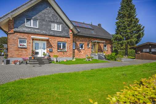 Straßesneite - Zweifamilienhaus in 52156 Monschau mit 243m² kaufen