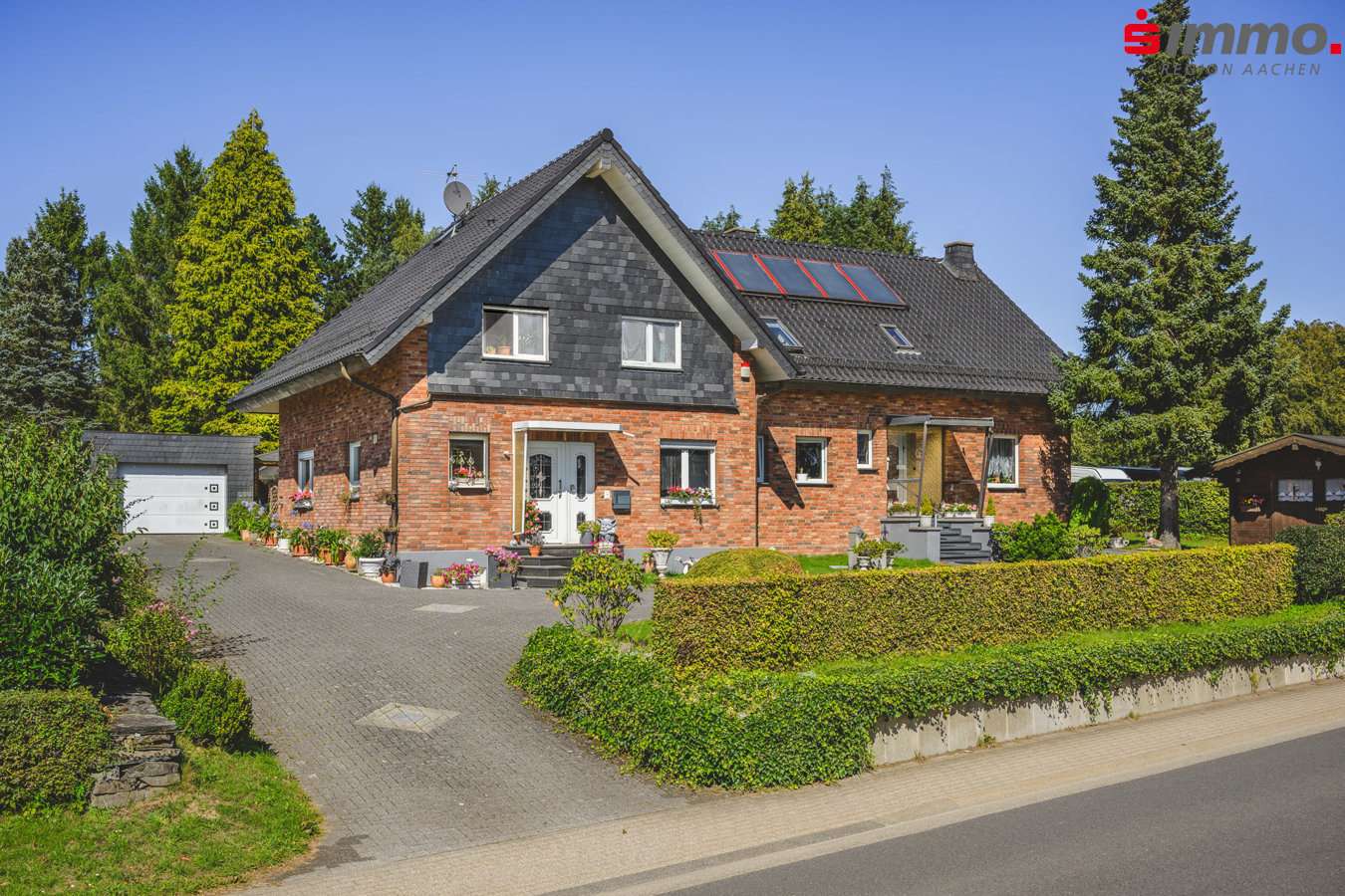 Titelbild - Zweifamilienhaus in 52156 Monschau mit 243m² kaufen