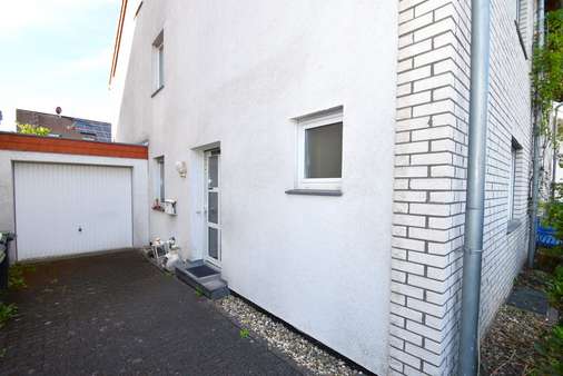 Garagenzufahrt - Einfamilienhaus in 52078 Aachen mit 122m² kaufen