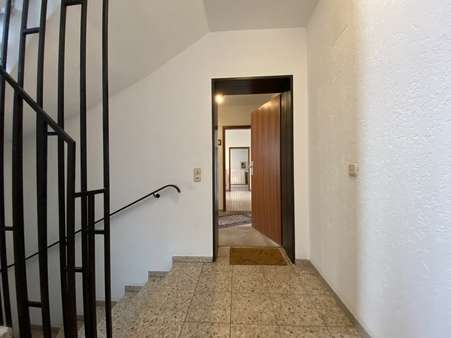 Treppenhaus - Etagenwohnung in 52146 Würselen mit 70m² kaufen
