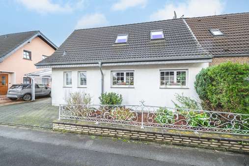 Front - Zweifamilienhaus in 52249 Eschweiler mit 205m² kaufen