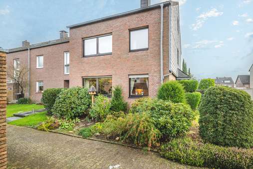 Vorderseite - Einfamilienhaus in 52078 Aachen mit 110m² kaufen