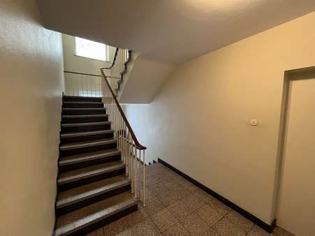 Treppenhaus - Etagenwohnung in 52351 Düren mit 100m² kaufen